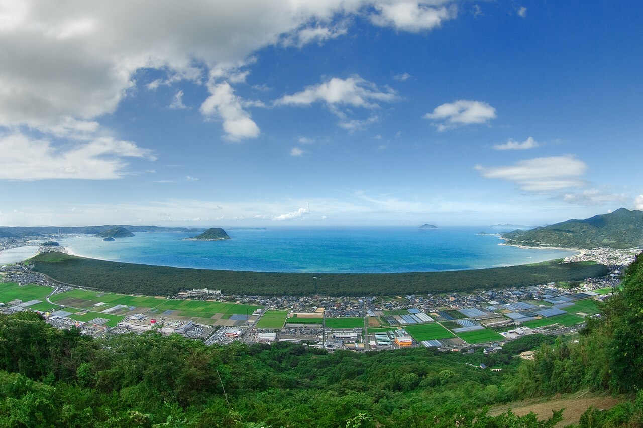 鏡山から見下ろす虹の松原と唐津湾